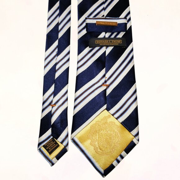 Donald J. Trump Signature Collection 100% Silk DarkBlue Navy Gray Silver NeckTie - Picture 4 of 10